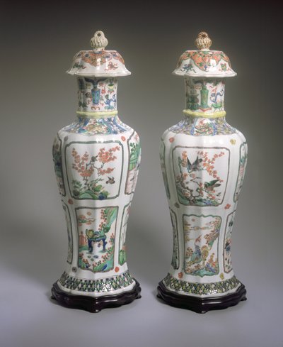 中国輸出ファミーユ・ヴェルテ花瓶とカバーのペア、康熙時代（1662-1722）（磁器）（272196も参照 作： Qing Dynasty Chinese School