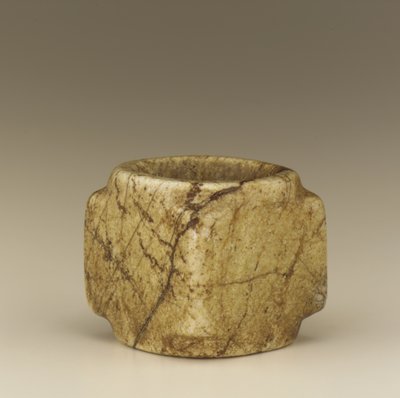 tsung（方解石）タイプの正方形の中空円筒 作： Qing Dynasty Chinese School