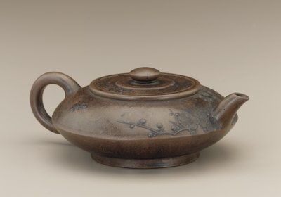 江蘇省宜興、功春の偽りのマークが付いたティーポット（素焼きの石器） 作： Qing Dynasty Chinese School