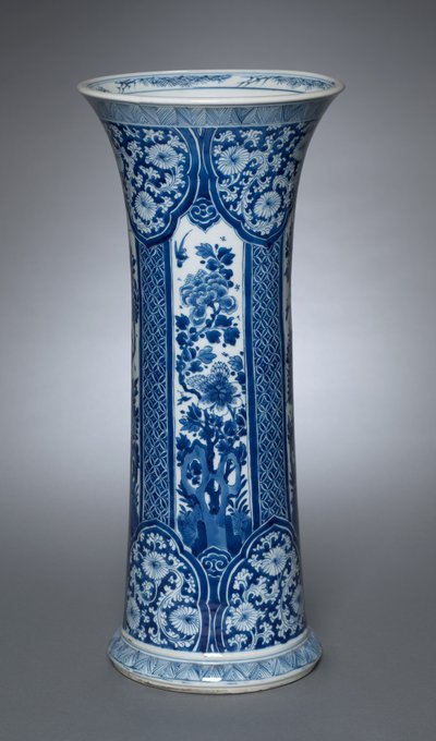カバー付き花瓶、1662-1722 作： Qing Dynasty Chinese School