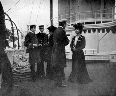 1908年スウェーデンのコペンハーゲンにあるロイヤルヨットビクトリアとアルバートIIIのグループ。 作： Queen Alexandra
