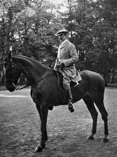 ブロックスルハースト大佐、1908年ベルンズドルフで。 作： Queen Alexandra