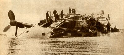 HMSグラディエーターの喪失、1908年、1933年。 作： R. Norton