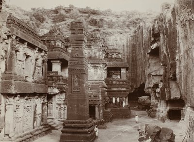 カリアス岩窟寺院、エローラ 作： Raja Deen Dayal