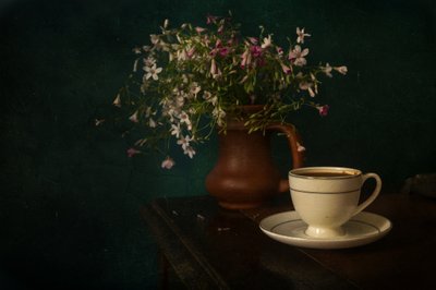  作： 