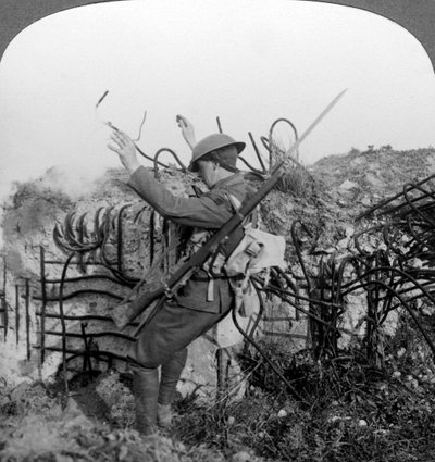 兵士がブービートラップを引き起こします、第一次世界大戦、1914-1918。 作： Realistic Travels Publishers