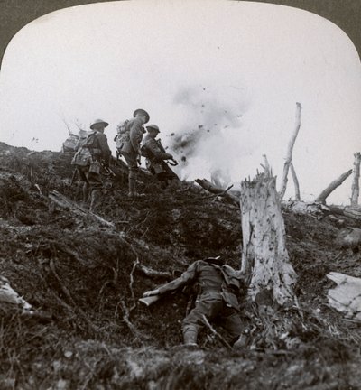 ノーマンランドを越えてドイツ軍を攻撃する、第一次世界大戦、1914-1918 作： Realistic Travels Publishers