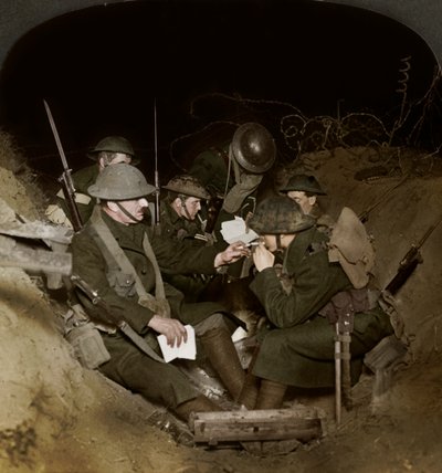 フランス、ボーモンハメルの予備の塹壕での夜、第一次世界大戦、1914-1918。 作： Realistic Travels Publishers