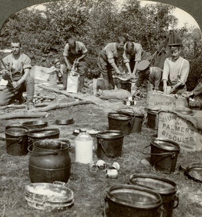 第一次世界大戦、1914-1918年、陸軍の料理人が食事を準備しています。 作： Realistic Travels Publishers