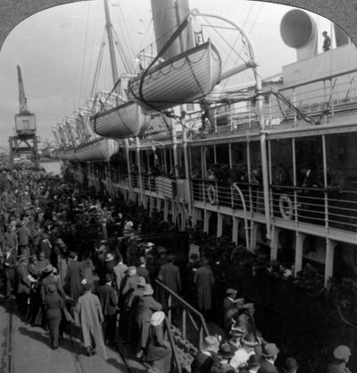 船に搭乗した航空隊、第一次世界大戦、1914-1918。 作： Realistic Travels Publishers