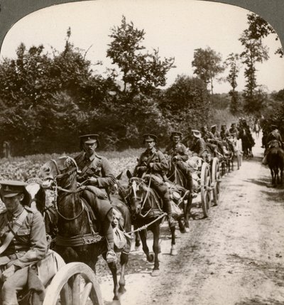 予備弾薬の持ち込み、第一次世界大戦、1914-1918。 作： Realistic Travels Publishers