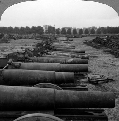 キャプチャされたドイツの銃、ブリュッセル、ベルギー、第一次世界大戦、1914-1918。 作： Realistic Travels Publishers