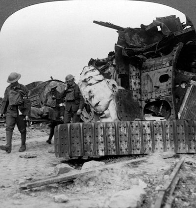 フロントパスの犠牲者は、フランス、ヴィレールブレトヌー、フランス、第一次世界大戦、1918年に戦車を破壊しました。 作： Realistic Travels Publishers