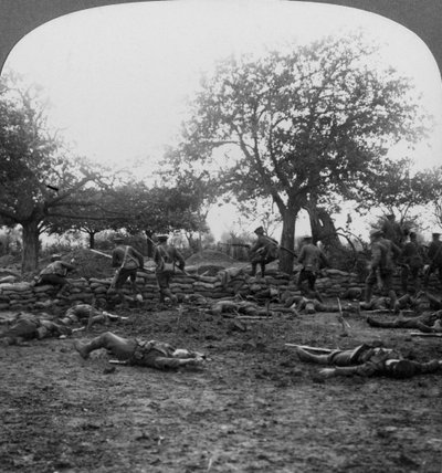 第一次世界大戦の戦場シーン、1914-1918。 作： Realistic Travels Publishers