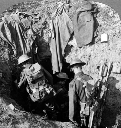 ドイツのダグアウトは、フランス、バポーム、第一次世界大戦、1914-1918で事前に捕らえられました。 作： Realistic Travels Publishers