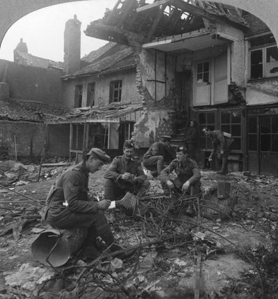 ドイツの砲撃、イプレスサルエント、ベルギー、第一次世界大戦、c1914-c1918で被害を受けた住宅 作： Realistic Travels Publishers