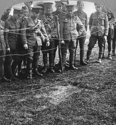 地面の身体の印象、ビレリケイ、エセックス、第一次世界大戦、1916 作： Realistic Travels Publishers