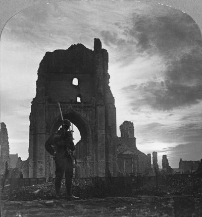 イープルの遺跡、フランダース、ベルギー、第一次世界大戦、c1914-c1918 作： Realistic Travels Publishers