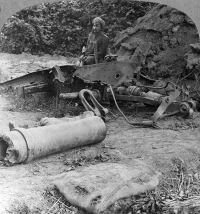 ドイツの直接攻撃、第一次世界大戦、c1914-c1918によって爆破された運の悪い榴弾砲の粉砕された遺跡 作： Realistic Travels Publishers