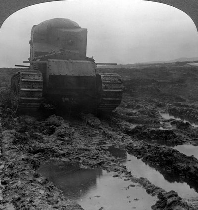 泥だらけの戦場、モルクール、フランス、第一次世界大戦、1918年のウィペットタンク。 作： Realistic Travels Publishers
