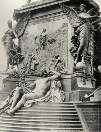 ベルリン、カイザーヴィルヘルム1世の記念碑、ベース 作： Reinhold Begas