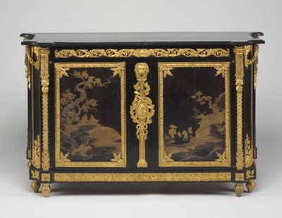 チェスト・オブ・ドロワーズ（コモード） 1765年～1770年頃（黒檀の突板に漆のパネル、金銅のマウント、大理石のトップ 作： Rene Dubois