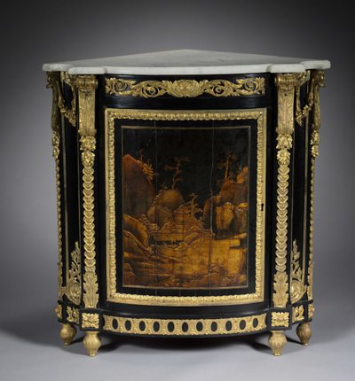 コーナー・キャビネット 1765-1770年頃（黒檀の突板、漆、金銅製のマウント 作： Rene Dubois