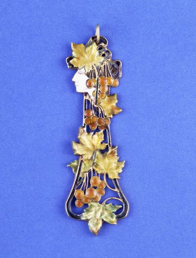 アールヌーボーの乙女の横顔をかたどったラリックのペンダント、1900年頃（メタル、エナメル 作： Rene Jules Lalique