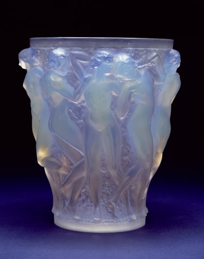 バカンテ、1927年（オパールガラス） 作： Rene Jules Lalique