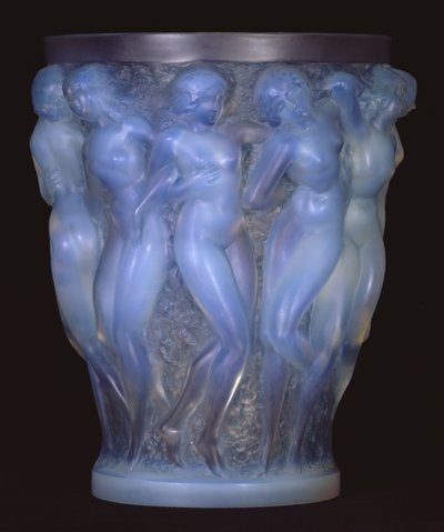 バカンテ、1927年（オパールガラス） 作： Rene Jules Lalique