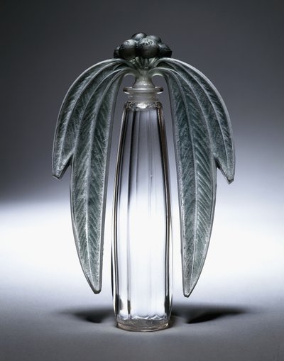 ブション・ユーカリ、No.507、1919年頃（クリア、フロスト、グリーンステイン・グラス 作： Rene Jules Lalique
