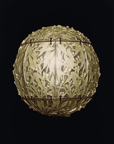 Boule de Gui、緑に染まったハンギングシェード、 作： Rene Jules Lalique