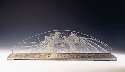 珍しいガラス製の照明器具「Two Horsemen 作： Rene Jules Lalique