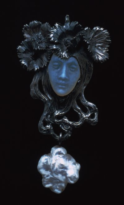 女性の顔のペンダント、c1898-1900 作： Rene Jules Lalique
