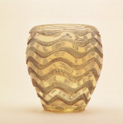 Lalique作の洗練された浮き彫りの波のデザインが施された重い型の花瓶、1902年頃 作： Rene Jules Lalique