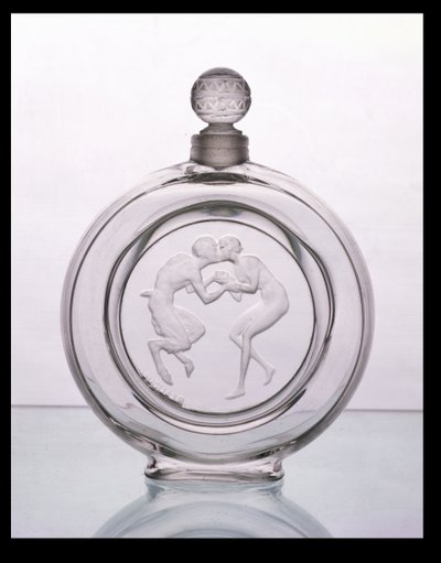 Le Baiser du Faune、モナールバイラリック用の透明なガラスの香りのボトル 作： Rene Jules Lalique