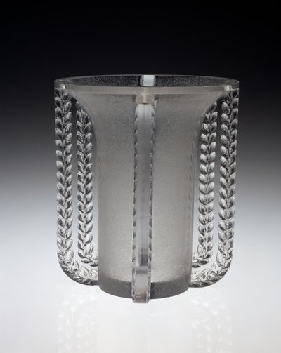 「マリニャーヌ」花瓶、5月11日デザイン 作： Rene Jules Lalique