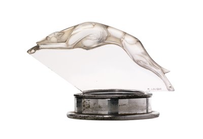 レアレブリエマスコット 作： Rene Jules Lalique