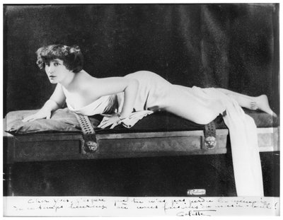コレット（1873-1954）ポーズ、1909（215403も参照） 作： Reutlinger Studio