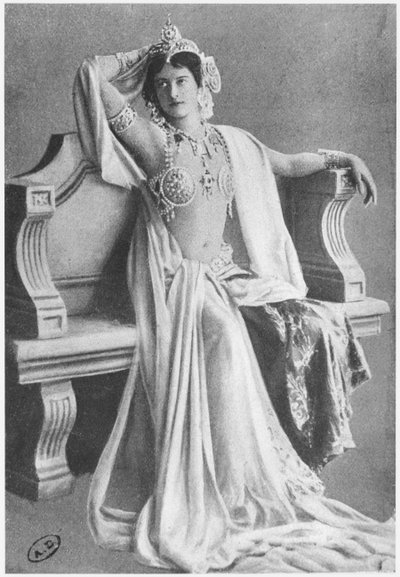 マタ・ハリ、1910 作： Reutlinger Studio