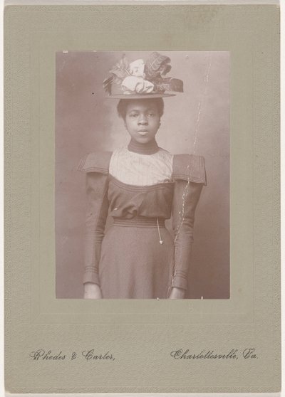 女性の肖像,c.1910年（写真） 作： ローズ＆カーター