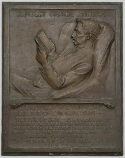 故 E. F. アンドリュースの記念タブレット 作： Richard Edwin Brooks