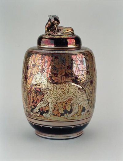 Lustre vase and lid, Pilkington Royal Lancastrian 作： Richard Joyce