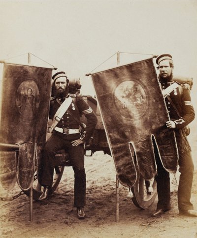 Company Sergeant Christy and Sergeant McGifford、Royal Artillery、1856（sepia photo） 作： Robert Howlett
