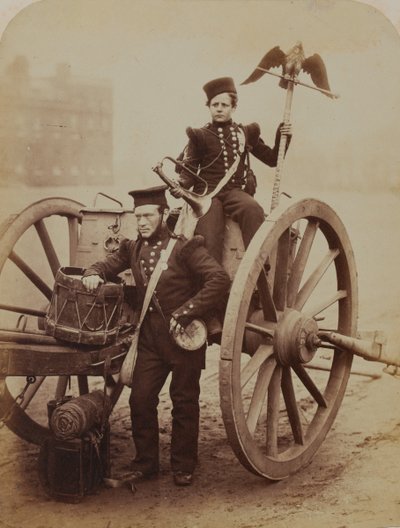 トランペッターのグリッテンとラング、王立大砲、1856年（セピア写真） 作： Robert Howlett