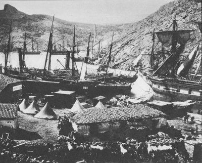 クリミア戦争中のバラクラバ港 作： Roger Fenton