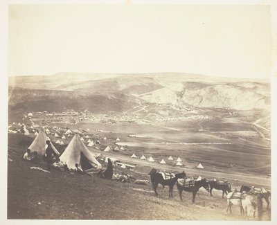 バラクラヴァ、騎兵キャンプ 作： Roger Fenton