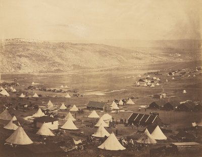 カジコイ方面を見る騎兵隊キャンプ。 作： Roger Fenton