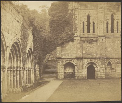 ファウンテンズ修道院、回廊の南東角 作： Roger Fenton
