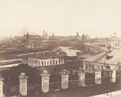 モスクワ、遠方のクレムリン、1852年。 作： Roger Fenton